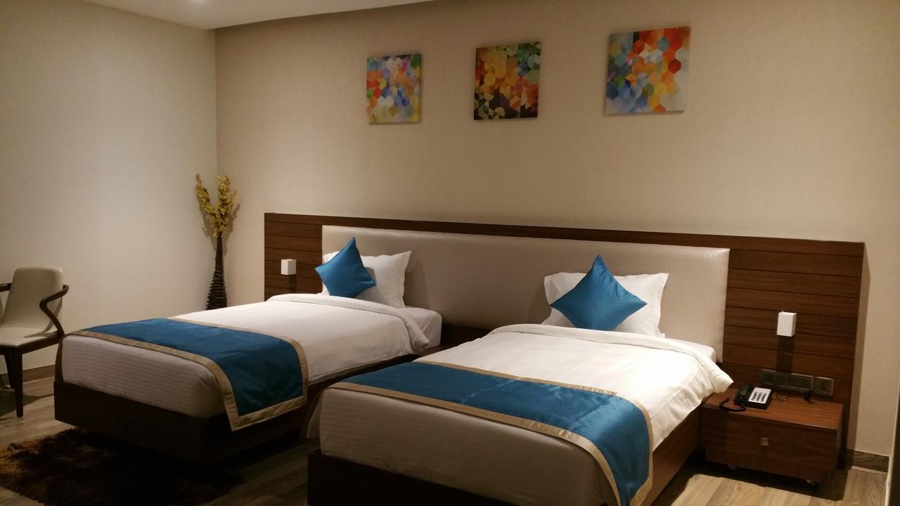 M Crown Hotel Shillong Extérieur photo