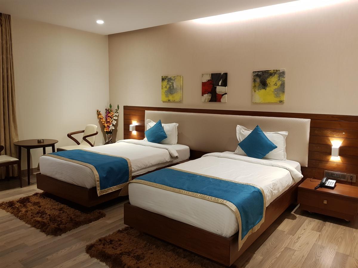 M Crown Hotel Shillong Extérieur photo